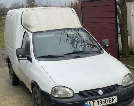 Белый Опель Комбо груз.-пасс., объемом двигателя 1.7 л и пробегом 326 тыс. км за 1750 $, фото 1 на Automoto.ua