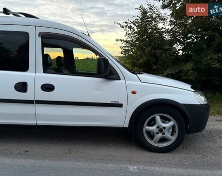 Белый Опель Комбо груз.-пасс., объемом двигателя 1.7 л и пробегом 498 тыс. км за 3400 $, фото 3 на Automoto.ua