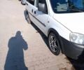 Белый Опель Комбо груз.-пасс., объемом двигателя 1.7 л и пробегом 300 тыс. км за 3500 $, фото 3 на Automoto.ua