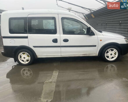 Білий Опель Комбо вант.-пас., об'ємом двигуна 1.69 л та пробігом 413 тис. км за 3500 $, фото 1 на Automoto.ua