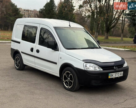 Белый Опель Комбо груз.-пасс., объемом двигателя 1.69 л и пробегом 299 тыс. км за 2999 $, фото 3 на Automoto.ua