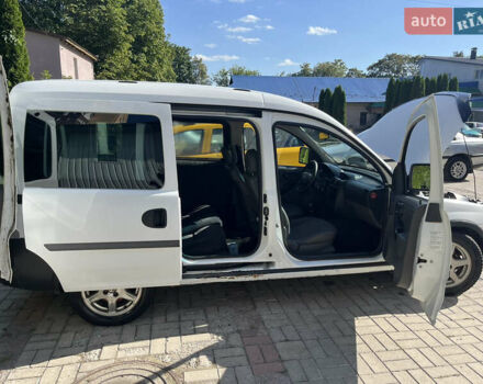 Белый Опель Комбо груз.-пасс., объемом двигателя 1.69 л и пробегом 230 тыс. км за 2990 $, фото 4 на Automoto.ua