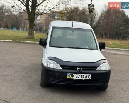Белый Опель Комбо груз.-пасс., объемом двигателя 1.69 л и пробегом 299 тыс. км за 2999 $, фото 2 на Automoto.ua