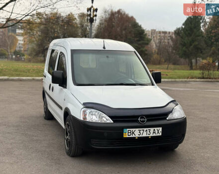 Белый Опель Комбо груз.-пасс., объемом двигателя 1.69 л и пробегом 299 тыс. км за 2999 $, фото 1 на Automoto.ua