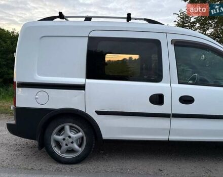 Белый Опель Комбо груз.-пасс., объемом двигателя 1.7 л и пробегом 498 тыс. км за 3400 $, фото 4 на Automoto.ua