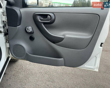 Белый Опель Комбо груз.-пасс., объемом двигателя 1.69 л и пробегом 299 тыс. км за 2999 $, фото 19 на Automoto.ua