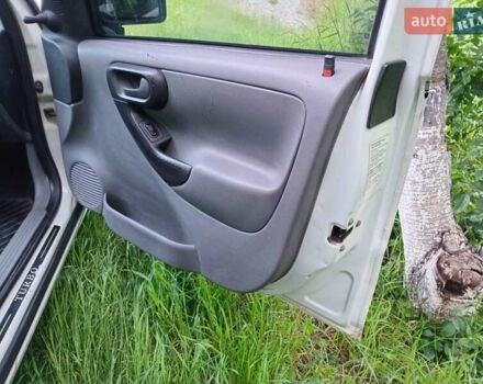 Білий Опель Комбо вант.-пас., об'ємом двигуна 1.7 л та пробігом 570 тис. км за 2750 $, фото 5 на Automoto.ua