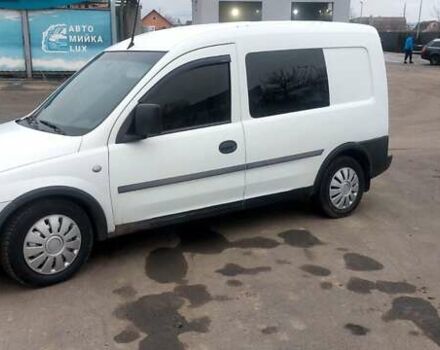 Белый Опель Комбо груз.-пасс., объемом двигателя 1.7 л и пробегом 310 тыс. км за 2350 $, фото 1 на Automoto.ua
