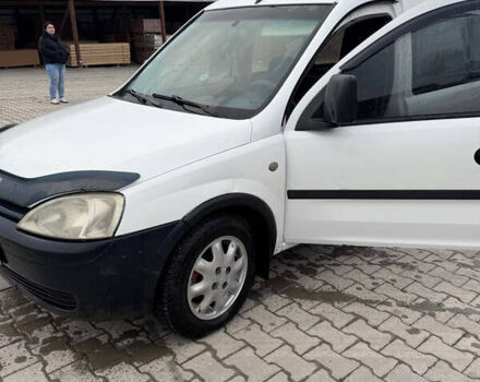 Белый Опель Комбо груз.-пасс., объемом двигателя 1.7 л и пробегом 350 тыс. км за 3500 $, фото 5 на Automoto.ua