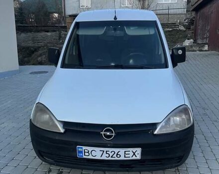 Белый Опель Комбо груз.-пасс., объемом двигателя 1.6 л и пробегом 265 тыс. км за 3800 $, фото 1 на Automoto.ua