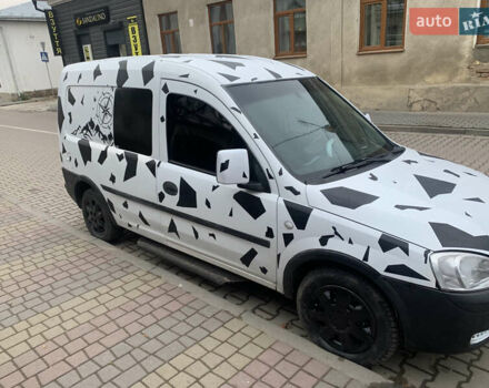 Білий Опель Комбо вант.-пас., об'ємом двигуна 1.69 л та пробігом 500 тис. км за 2750 $, фото 1 на Automoto.ua