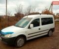 Белый Опель Комбо груз.-пасс., объемом двигателя 1.7 л и пробегом 318 тыс. км за 4200 $, фото 4 на Automoto.ua