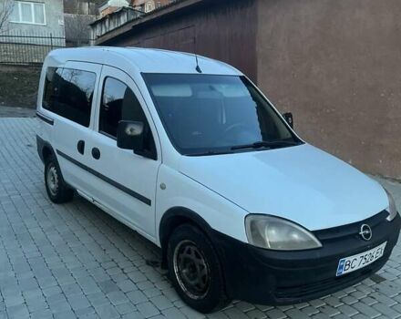 Белый Опель Комбо груз.-пасс., объемом двигателя 1.6 л и пробегом 265 тыс. км за 3800 $, фото 2 на Automoto.ua