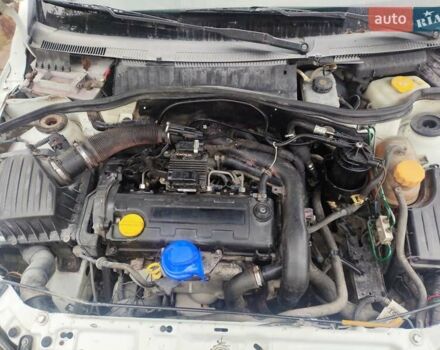 Белый Опель Комбо груз.-пасс., объемом двигателя 1.69 л и пробегом 235 тыс. км за 1998 $, фото 10 на Automoto.ua