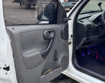 Белый Опель Комбо груз.-пасс., объемом двигателя 1.7 л и пробегом 350 тыс. км за 3500 $, фото 6 на Automoto.ua