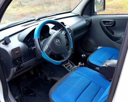 Белый Опель Комбо груз.-пасс., объемом двигателя 1.7 л и пробегом 318 тыс. км за 4200 $, фото 7 на Automoto.ua