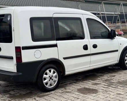 Белый Опель Комбо груз.-пасс., объемом двигателя 1.7 л и пробегом 350 тыс. км за 3500 $, фото 2 на Automoto.ua