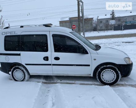 Білий Опель Комбо вант.-пас., об'ємом двигуна 1.7 л та пробігом 280 тис. км за 3150 $, фото 33 на Automoto.ua