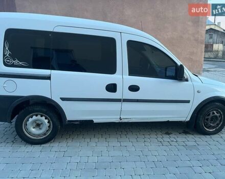 Белый Опель Комбо груз.-пасс., объемом двигателя 1.6 л и пробегом 265 тыс. км за 3800 $, фото 6 на Automoto.ua