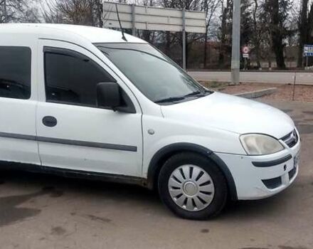 Белый Опель Комбо груз.-пасс., объемом двигателя 1.7 л и пробегом 310 тыс. км за 2350 $, фото 4 на Automoto.ua