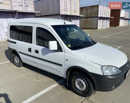 Белый Опель Комбо груз.-пасс., объемом двигателя 1.7 л и пробегом 442 тыс. км за 3300 $, фото 12 на Automoto.ua