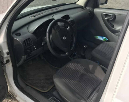 Белый Опель Комбо груз.-пасс., объемом двигателя 1.7 л и пробегом 210 тыс. км за 2950 $, фото 6 на Automoto.ua