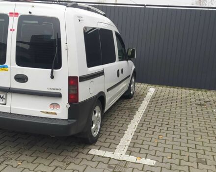 Белый Опель Комбо груз.-пасс., объемом двигателя 1.2 л и пробегом 300 тыс. км за 3950 $, фото 6 на Automoto.ua