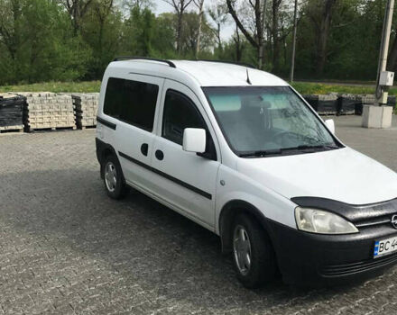 Белый Опель Комбо груз.-пасс., объемом двигателя 1.7 л и пробегом 210 тыс. км за 2950 $, фото 2 на Automoto.ua