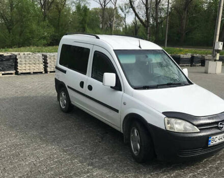 Белый Опель Комбо груз.-пасс., объемом двигателя 1.7 л и пробегом 210 тыс. км за 2950 $, фото 4 на Automoto.ua