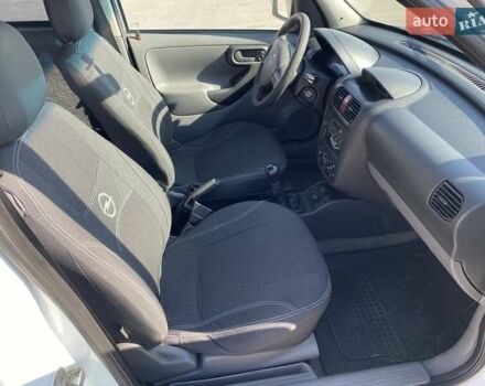 Белый Опель Комбо груз.-пасс., объемом двигателя 1.7 л и пробегом 442 тыс. км за 3300 $, фото 6 на Automoto.ua