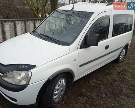 Белый Опель Комбо груз.-пасс., объемом двигателя 1.7 л и пробегом 285 тыс. км за 4200 $, фото 3 на Automoto.ua