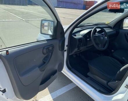 Белый Опель Комбо груз.-пасс., объемом двигателя 1.7 л и пробегом 442 тыс. км за 3300 $, фото 7 на Automoto.ua