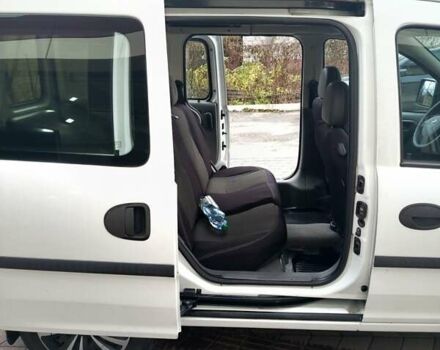 Білий Опель Комбо вант.-пас., об'ємом двигуна 1.7 л та пробігом 250 тис. км за 4500 $, фото 4 на Automoto.ua