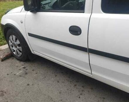 Белый Опель Комбо груз.-пасс., объемом двигателя 1.3 л и пробегом 286 тыс. км за 3300 $, фото 1 на Automoto.ua