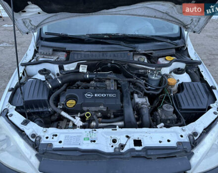 Белый Опель Комбо груз.-пасс., объемом двигателя 1.7 л и пробегом 306 тыс. км за 3750 $, фото 6 на Automoto.ua