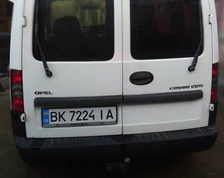 Белый Опель Комбо груз.-пасс., объемом двигателя 1.3 л и пробегом 300 тыс. км за 4200 $, фото 2 на Automoto.ua