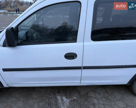 Белый Опель Комбо груз.-пасс., объемом двигателя 1.7 л и пробегом 306 тыс. км за 3750 $, фото 3 на Automoto.ua