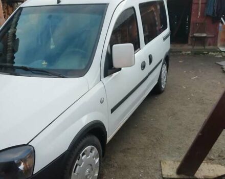 Белый Опель Комбо груз.-пасс., объемом двигателя 1.3 л и пробегом 300 тыс. км за 4200 $, фото 5 на Automoto.ua