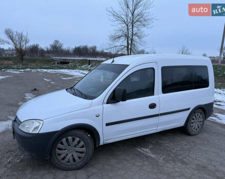 Белый Опель Комбо груз.-пасс., объемом двигателя 1.7 л и пробегом 306 тыс. км за 3750 $, фото 2 на Automoto.ua