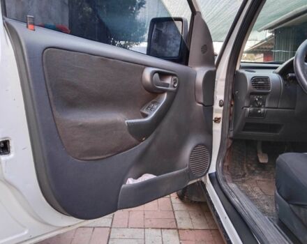 Белый Опель Комбо груз.-пасс., объемом двигателя 1.6 л и пробегом 290 тыс. км за 2400 $, фото 15 на Automoto.ua