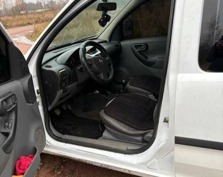 Белый Опель Комбо груз.-пасс., объемом двигателя 1.7 л и пробегом 380 тыс. км за 3500 $, фото 4 на Automoto.ua