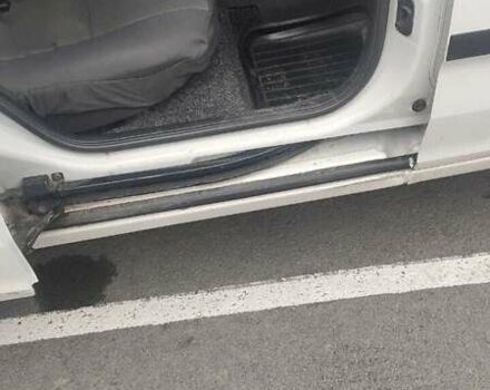 Белый Опель Комбо груз.-пасс., объемом двигателя 1.3 л и пробегом 286 тыс. км за 3300 $, фото 8 на Automoto.ua