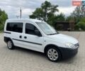 Белый Опель Комбо груз.-пасс., объемом двигателя 1.7 л и пробегом 340 тыс. км за 3800 $, фото 1 на Automoto.ua