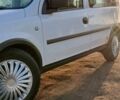 Белый Опель Комбо груз.-пасс., объемом двигателя 1.3 л и пробегом 330 тыс. км за 2400 $, фото 3 на Automoto.ua