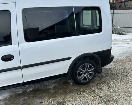 Белый Опель Комбо груз.-пасс., объемом двигателя 1.2 л и пробегом 280 тыс. км за 2999 $, фото 1 на Automoto.ua