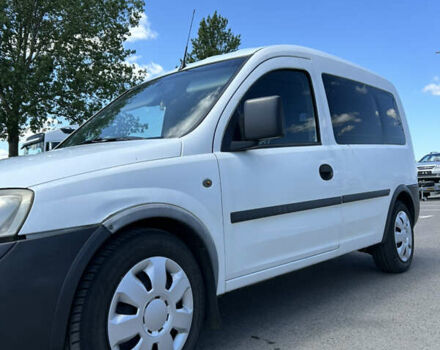 Опель Комбо груз.-пасс. 2005 в Луцке на Automoto.ua Белый Опель Комбо груз.-пасс., объемом двигателя 1.7 л и пробегом 396 тыс. км за 4000 $, фото 6 на Automoto.ua