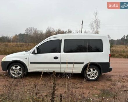 Белый Опель Комбо груз.-пасс., объемом двигателя 1.7 л и пробегом 380 тыс. км за 3500 $, фото 6 на Automoto.ua