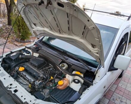 Белый Опель Комбо груз.-пасс., объемом двигателя 1.6 л и пробегом 290 тыс. км за 2400 $, фото 5 на Automoto.ua