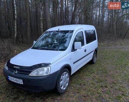 Белый Опель Комбо груз.-пасс., объемом двигателя 1.3 л и пробегом 426 тыс. км за 4200 $, фото 9 на Automoto.ua