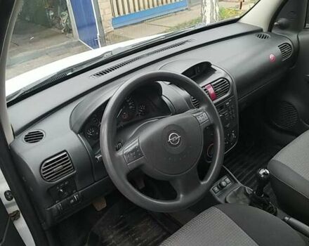 Белый Опель Комбо груз.-пасс., объемом двигателя 1.7 л и пробегом 178 тыс. км за 3900 $, фото 2 на Automoto.ua